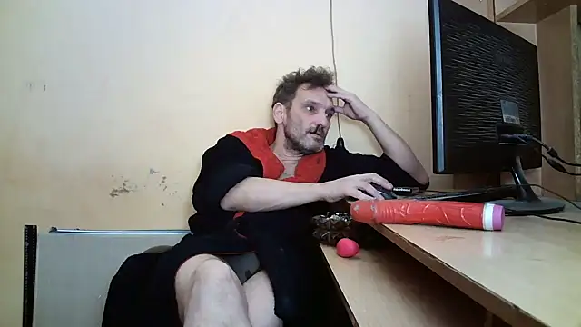 Snapshot of dundyFocus chatting on March 6, 1:29 pm dundyFocus online show from March 6, 1:29 pm