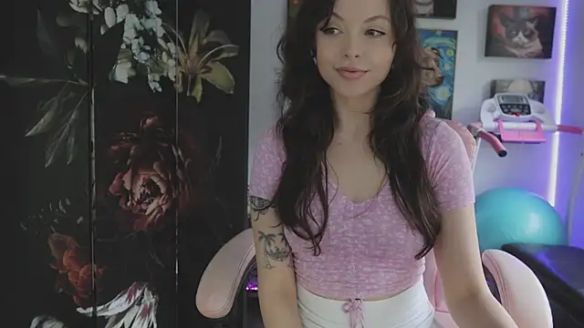 makiyahbelle online show from December 16, 6:18 am