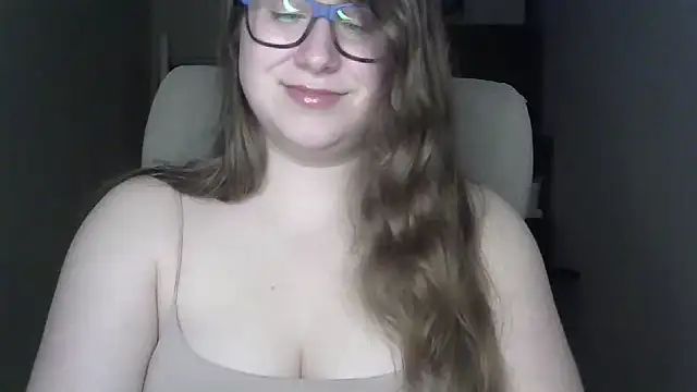 Snapshot of SeasonalSomeone chatting on June 14, 9:28 pm SeasonalSomeone online show from June 14, 9:28 pm