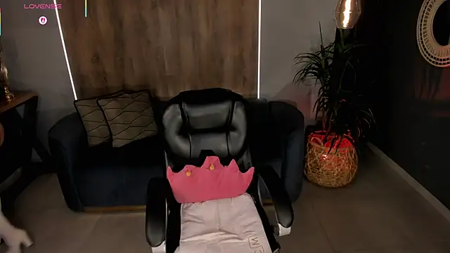 DannieSmith1 online show from April 8, 11:16 pm