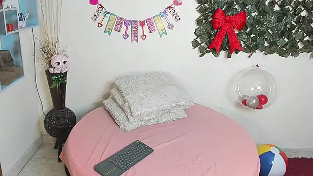 DestinyHills online show from April 18, 12:31 pm