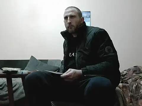 Snapshot of ZDRAVKICH chatting on February 14, 9:33 pm ZDRAVKICH online show from February 14, 9:33 pm