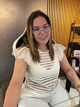 KellyBrooklyn  online show from April 17, 2:20 pm