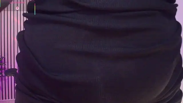 JuliRamirez online show from December 16, 5:51 pm