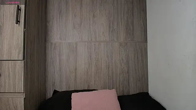 Swetisabella01 online show from March 21, 1:43 am