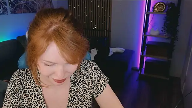 Snapshot of GingerArin chatting on June 4, 10:43 am GingerArin online show from June 4, 10:43 am