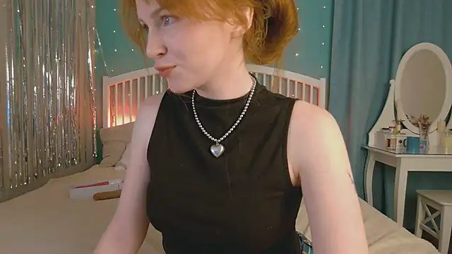 Snapshot of GingerArin chatting on June 5, 11:05 am GingerArin online show from June 5, 11:05 am