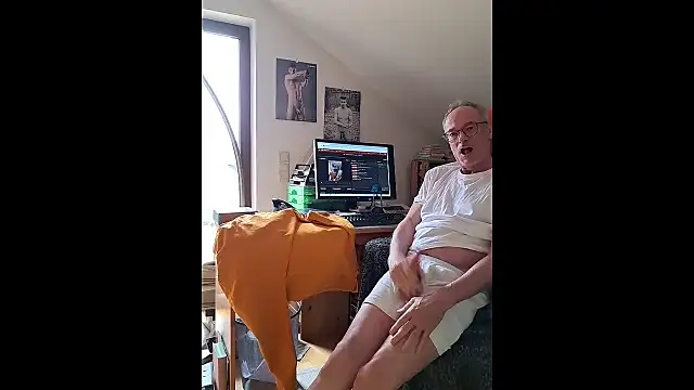 Snapshot of BerndisCam chatting on September 25, 11:14 am BerndisCam online show from September 25, 11:14 am