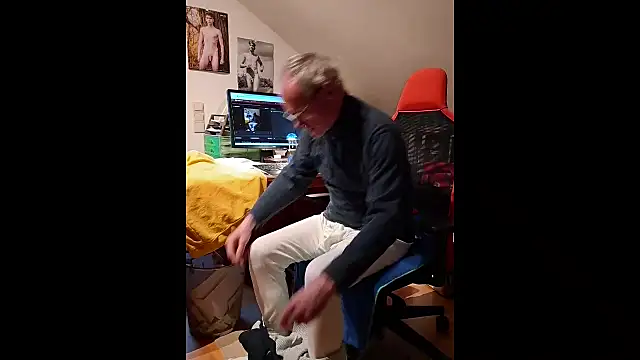 Snapshot of BerndisCam chatting on January 8, 3:25 pm BerndisCam online show from January 8, 3:25 pm