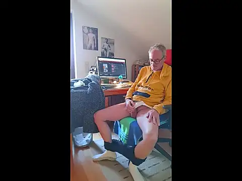 Snapshot of BerndisCam chatting on January 16, 1:59 pm BerndisCam online show from January 16, 1:59 pm