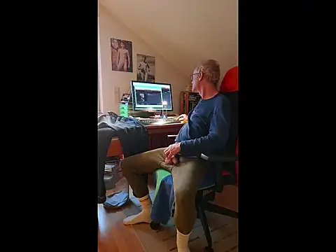 Snapshot of BerndisCam chatting on January 19, 2:10 pm BerndisCam online show from January 19, 2:10 pm