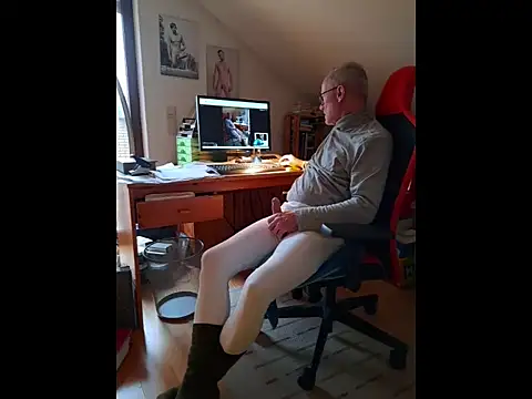 Snapshot of BerndisCam chatting on February 4, 3:40 pm BerndisCam online show from February 4, 3:40 pm