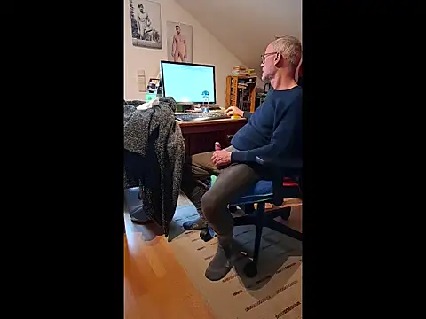 Snapshot of BerndisCam chatting on February 12, 12:55 pm BerndisCam online show from February 12, 12:55 pm