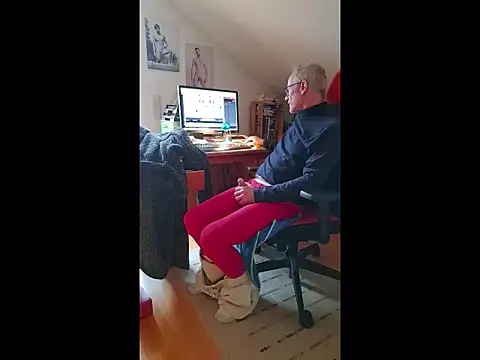 Snapshot of BerndisCam chatting on February 24, 1:31 pm BerndisCam online show from February 24, 1:31 pm