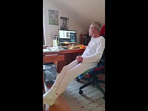 Snapshot of BerndisCam chatting on March 4, 2:12 pm BerndisCam online show from March 4, 2:12 pm