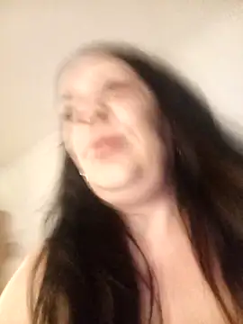 Leanne43 online show from April 18, 9:15 pm