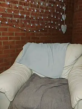 Lilybanx online show from May 2, 4:17 am