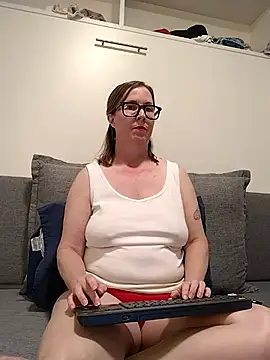 SweetandNaughty1 online show from May 6, 4:52 am
