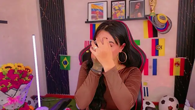 Snapshot of EmmyEvans1 chatting on July 14, 7:41 pm EmmyEvans1 online show from July 14, 7:41 pm