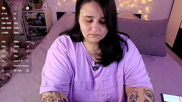 naughtykiss online show from April 9, 4:23 am