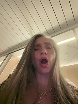 Snapshot of Alimela chatting on July 11, 11:28 pm Alimela online show from July 11, 11:28 pm
