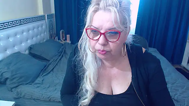 SonyaHotMilf online show from April 24, 9:01 am