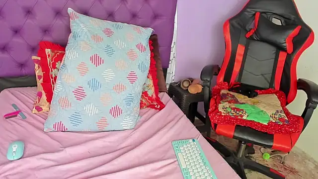 Margoth clain online show from December 16, 1:38 pm