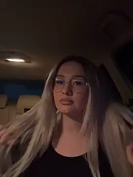 mollyxxx online show from April 3, 11:36 pm