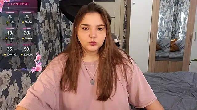 Snapshot of _momiji_ chatting on February 4, 11:38 am momiji online show from February 4, 11:38 am