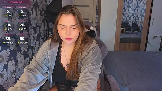 Snapshot of _momiji_ chatting on February 6, 10:29 am momiji online show from February 6, 10:29 am