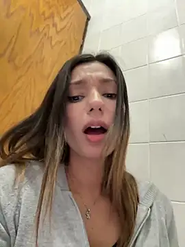  MiaQueen  online show from December 8, 9:19 pm