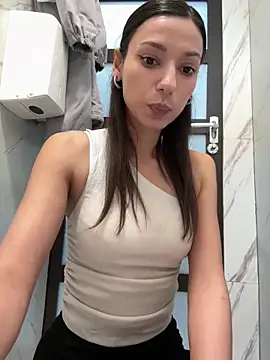  MiaQueen  online show from February 9, 11:20 pm