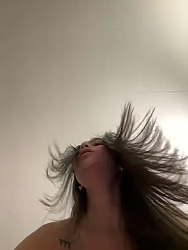 Snapshot of Alyshanon18 chatting on March 11, 2:17 am Alyshanon18 online show from March 11, 2:17 am