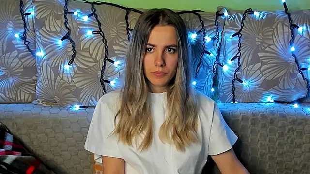 MaggieCake online show from November 8, 1:39 am