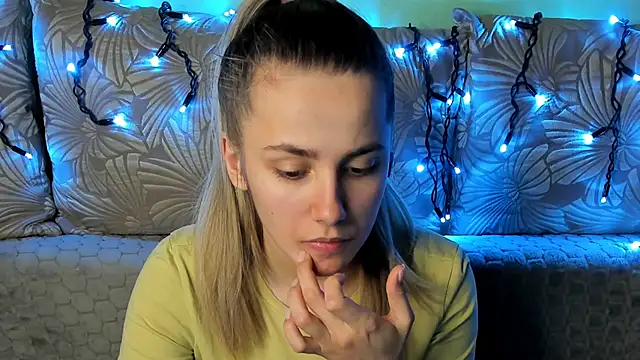 MaggieCake online show from January 8, 1:41 am