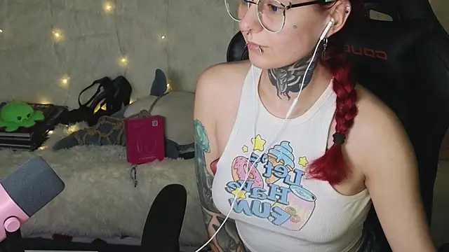 Ginger Stay online show from November 5, 9:15 pm