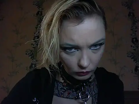 WildMissNiks online show from March 10, 8:19 am