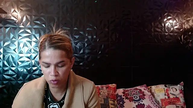 Snapshot of PINK__LOLA1 chatting on June 11, 12:32 am PINK LOLA1 online show from June 11, 12:32 am