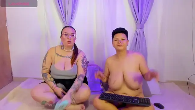 MiaYMolly online show from April 19, 2:33 am