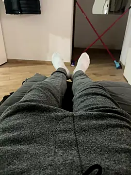 Snapshot of Io1994 chatting on December 19, 12:17 am Io1994 online show from December 19, 12:17 am