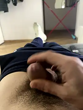 Snapshot of Io1994 chatting on January 11, 1:21 am Io1994 online show from January 11, 1:21 am