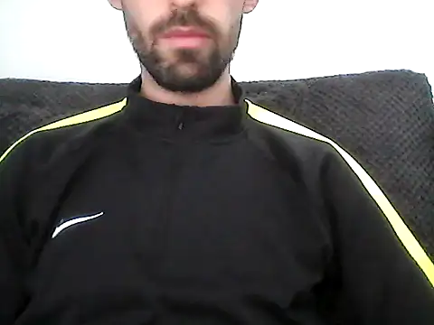 Snapshot of juju156111 chatting on February 10, 10:19 am juju156111 online show from February 10, 10:19 am