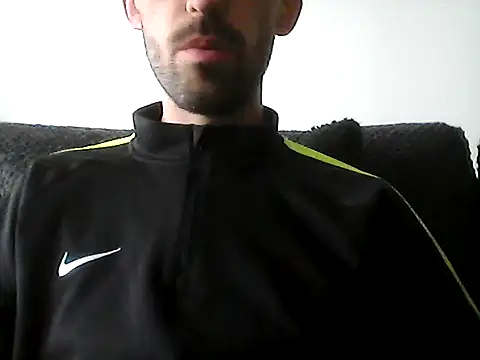 Snapshot of juju156111 chatting on February 15, 9:30 am juju156111 online show from February 15, 9:30 am