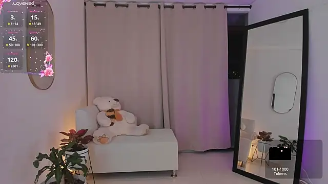 roxie gates  online show from November 19, 10:54 pm