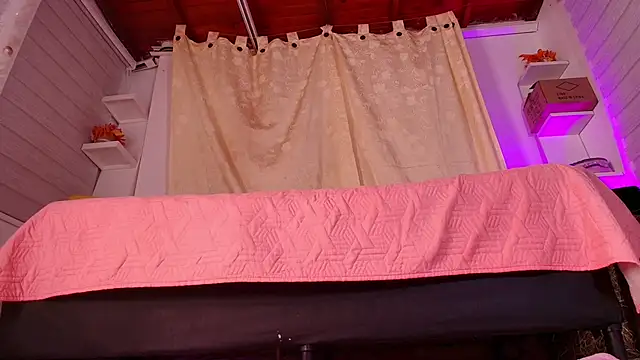 emyli sw  online show from February 11, 3:08 am