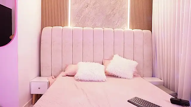 emyli sw  online show from March 23, 3:54 am