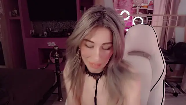 AnnieGOld  online show from February 9, 7:40 pm