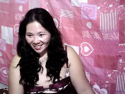 Snapshot of hotpusie_4u chatting on April 13, 4:23 pm hotpusie 4u online show from April 13, 4:23 pm