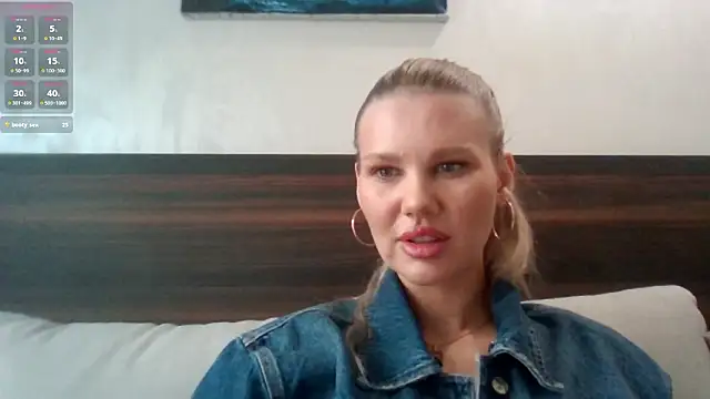 Alice N Wooderland online show from March 4, 11:27 am