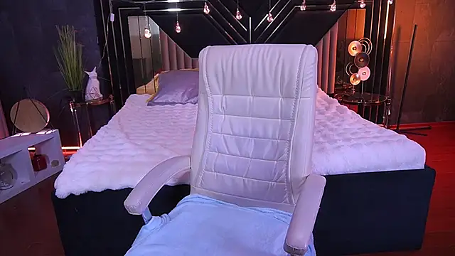 LittleShyy online show from February 4, 2:12 pm